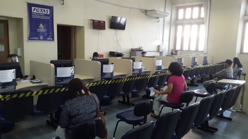 Atendimento na Agência FGTAS/Sine de Pelotas